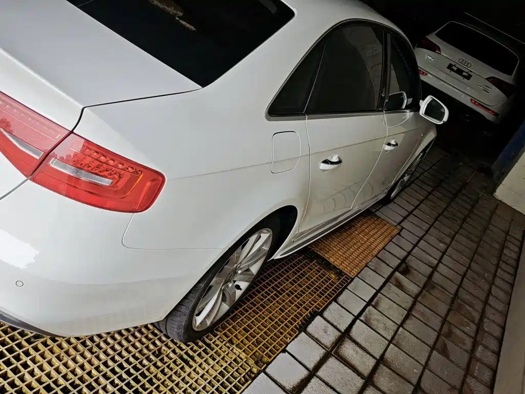 Фото 10 - Audi A4L