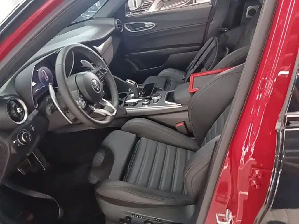 Alfa Romeo Giulia 2026 2023 2.0T 280HP Track Edition