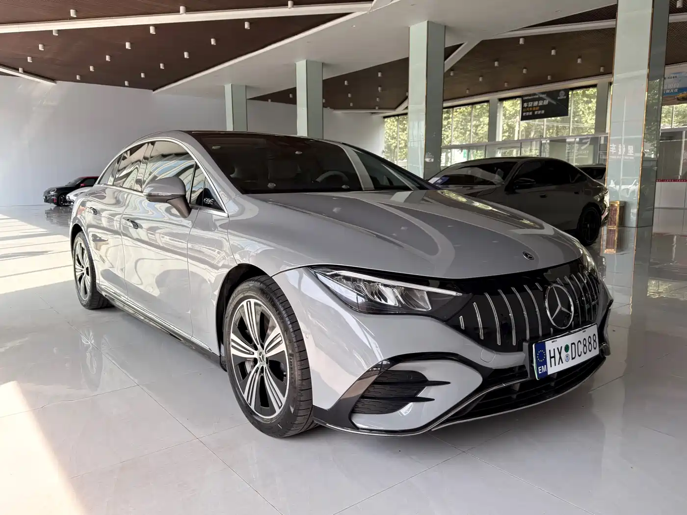 Mercedes-Benz EQE 2022 350 Luxury Edition фото 2