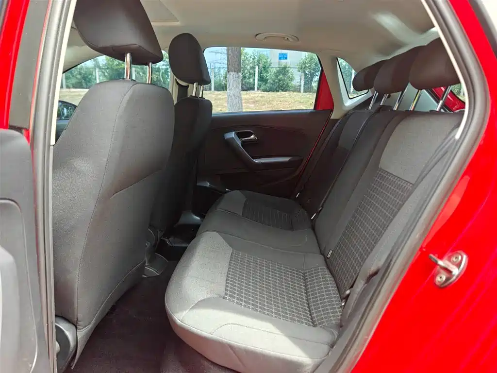 Volkswagen Polo 2016 1.6L Automatic Comfort фото 11
