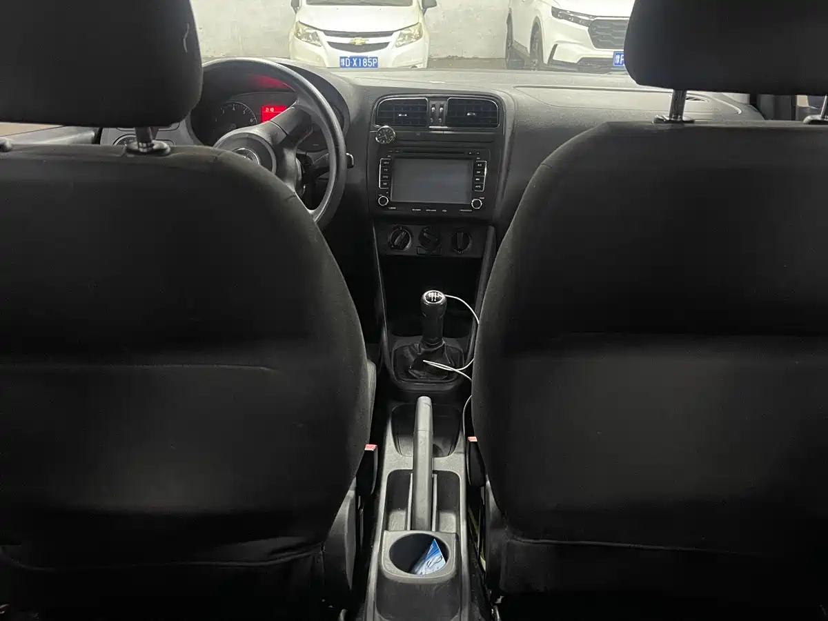 Volkswagen Polo 2013 1.4L Manual Comfort Edition фото 8