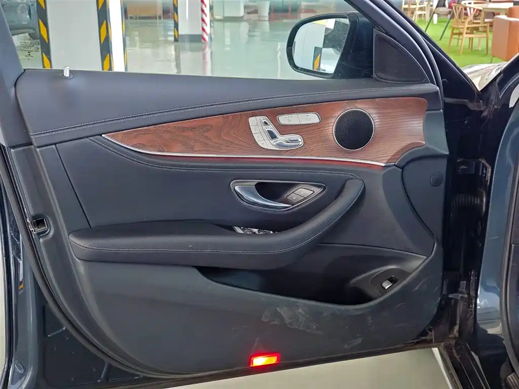 Mercedes-Benz E-Class 2016 E 300 L Luxury фото 10