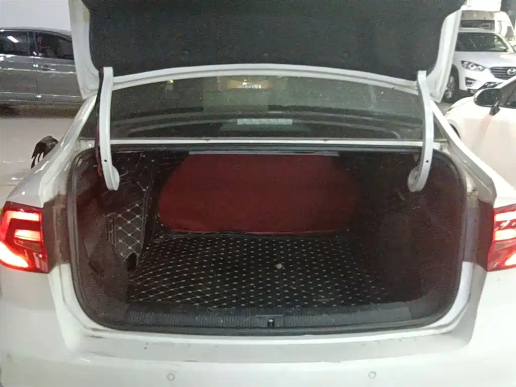 VOLKSWAGEN BORA