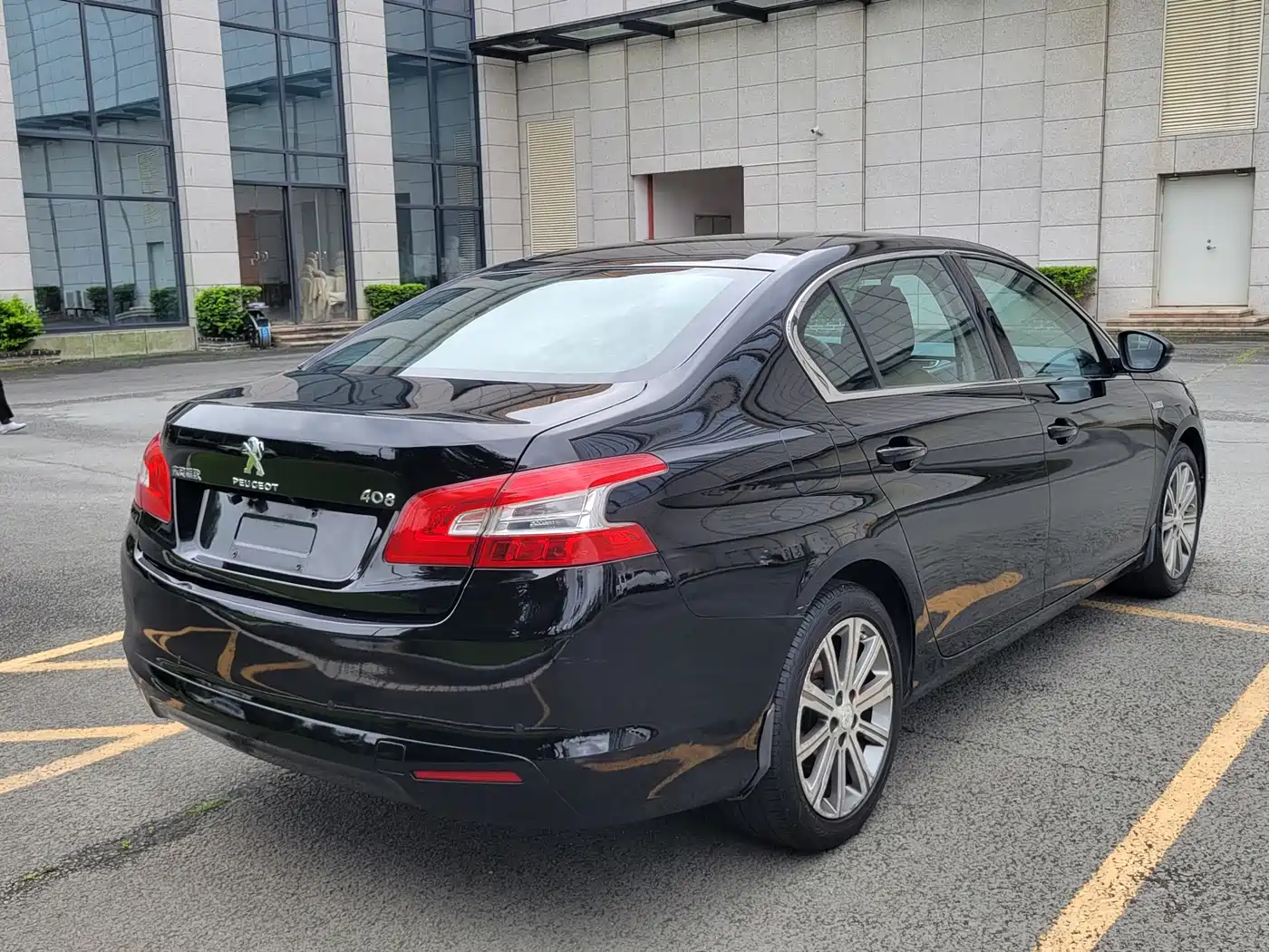 Peugeot 408 2015 Model 1.2T Automatic Luxury Edition фото 4