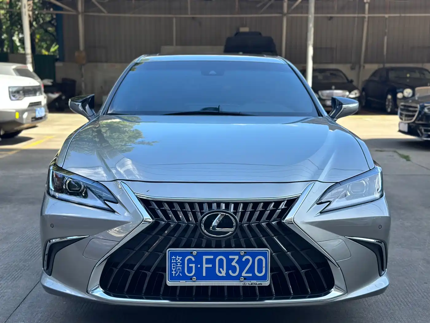 Lexus ES 2023 200 Excellence Edition фото 2
