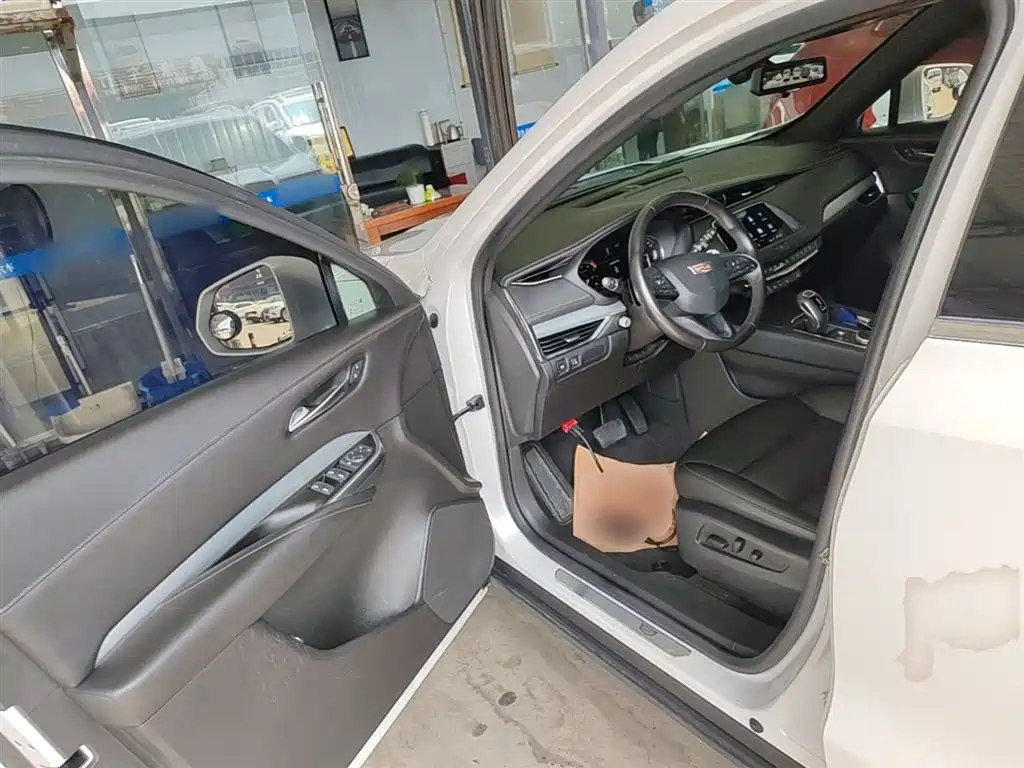 Cadillac XT4 2018 Model 28T 2WD Luxury фото 16