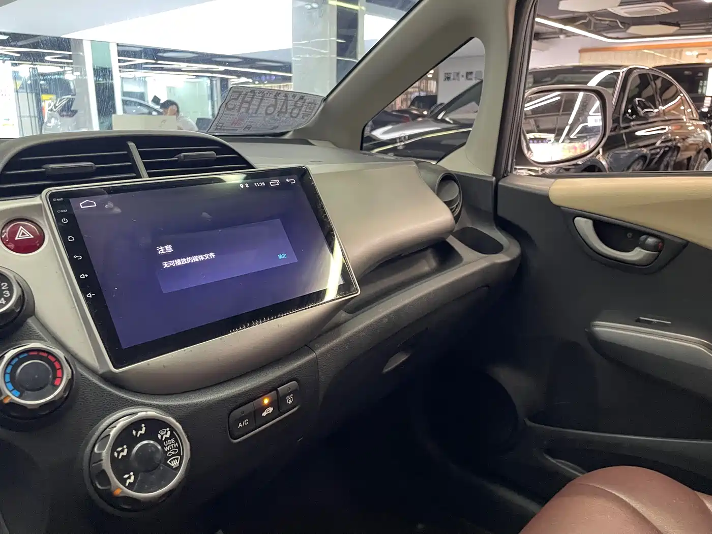 Honda Fit 2011 1.3L Automatic Comfort фото 12