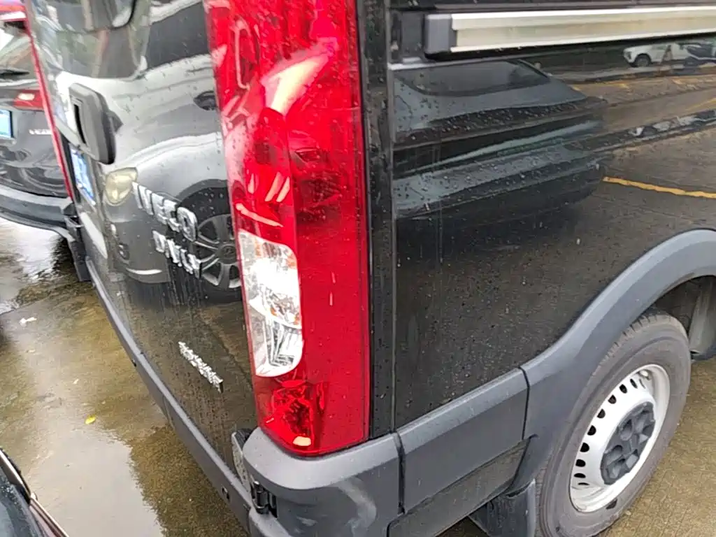 Iveco Daily 2025 2021 2.0T Manual Chaorui Short Wheelbase Low Roof Sliding Door F1A