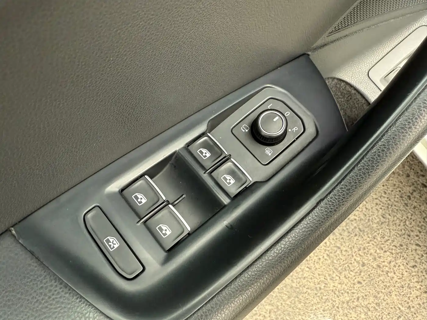 Volkswagen Magotan 2017 330TSI DSG Luxury фото 12