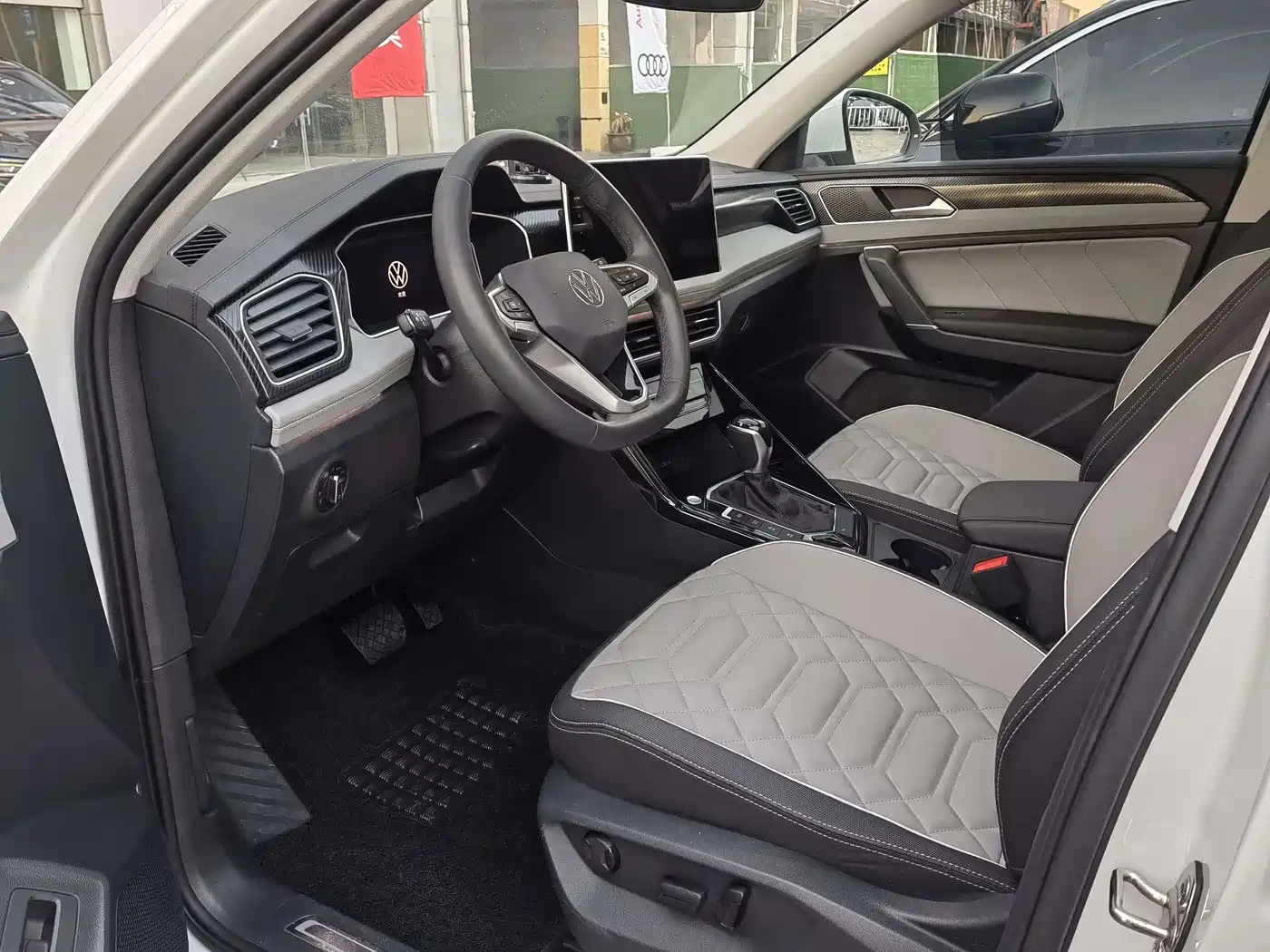 Volkswagen Tayron 2023 300TSI 2WD Luxury Plus Advanced Edition фото 9