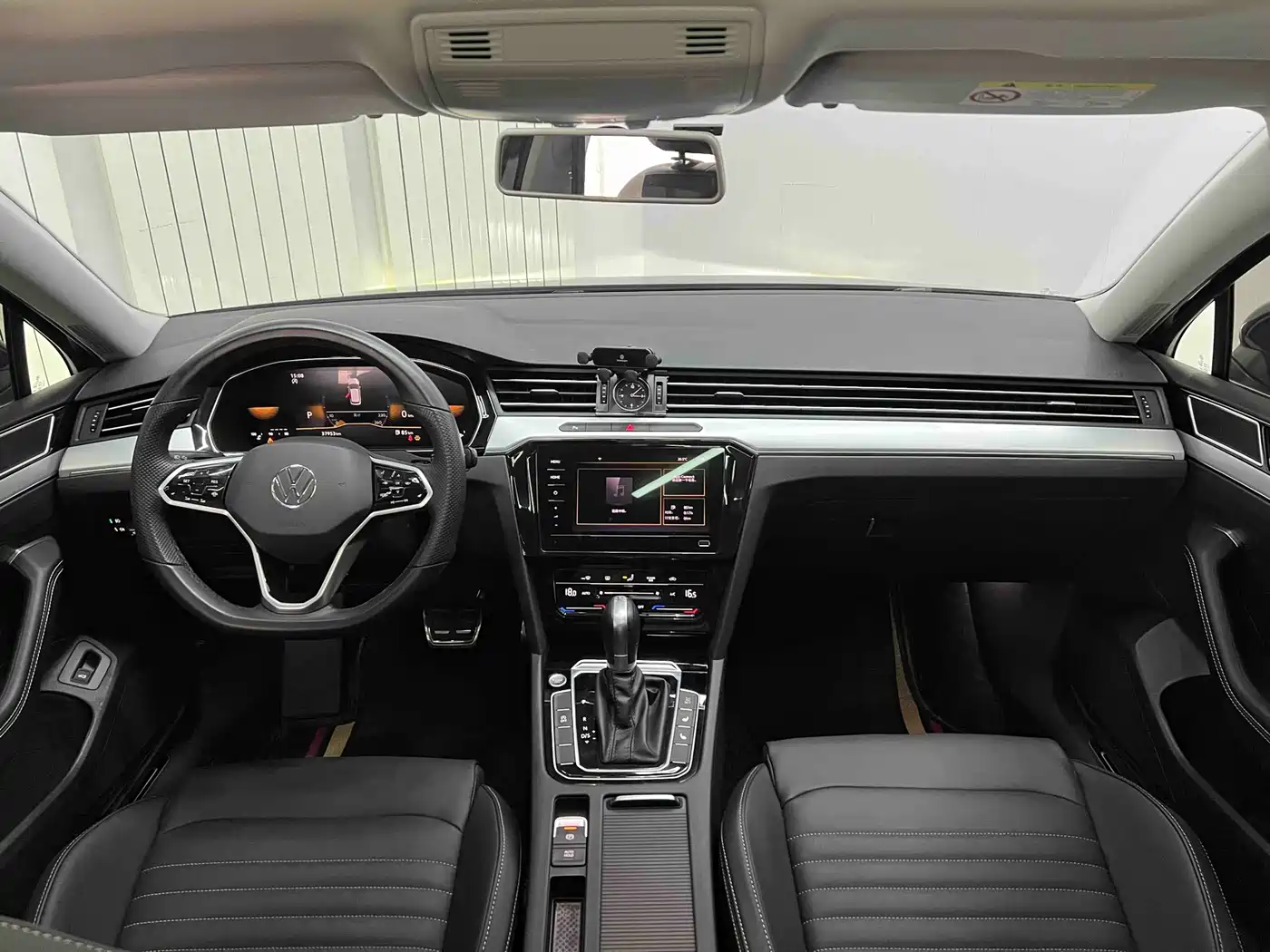 Volkswagen Magotan 2023 Model 2 Million Units Commemorative Edition 280TSI DSG Leading Version фото 16