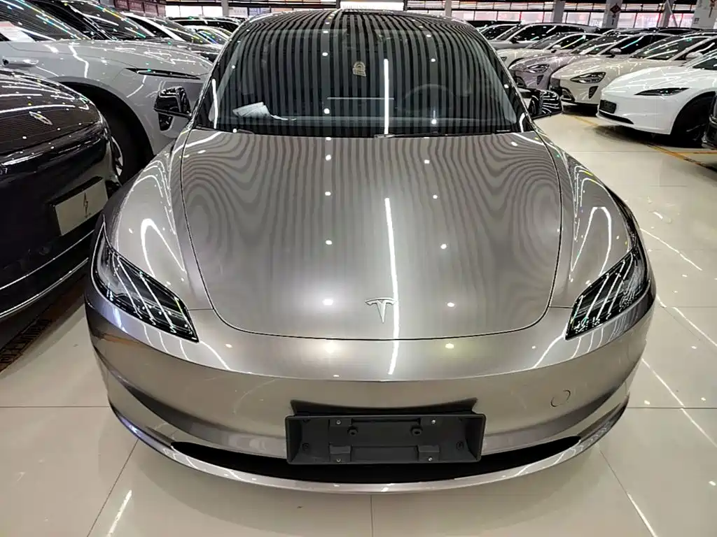 Фото 3 - Tesla Model 3