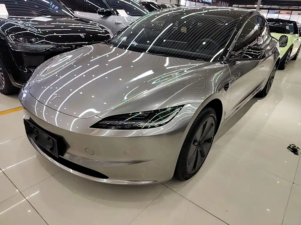 Фото 2 - Tesla Model 3