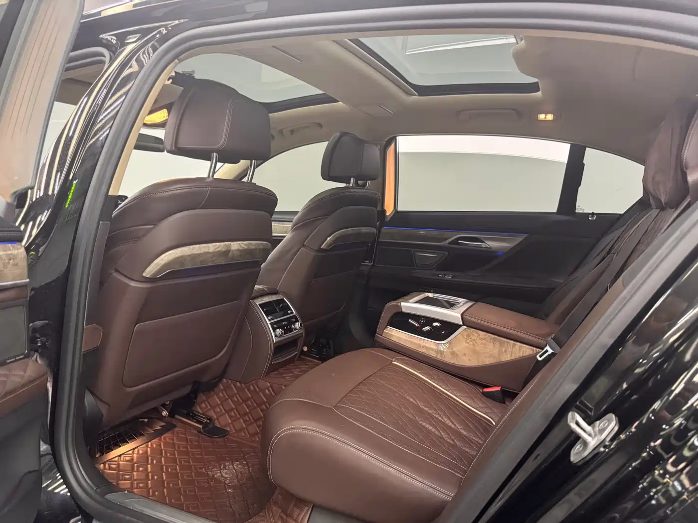 BMW 7 Series 2021 Model 740Li Leading Luxury Package фото 11