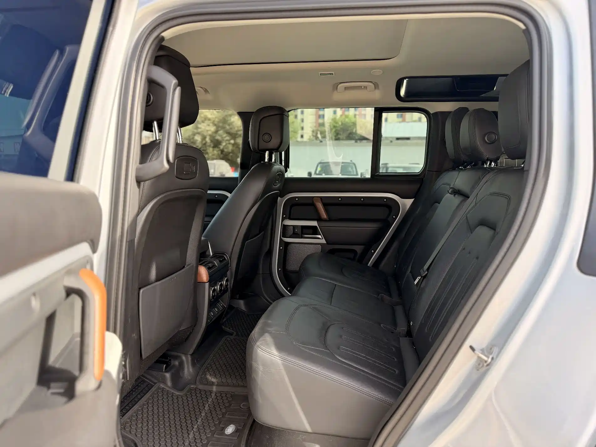 Фото 8 - Land Rover Defender