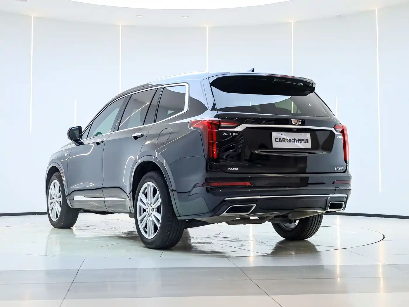 CADILLAC XT6