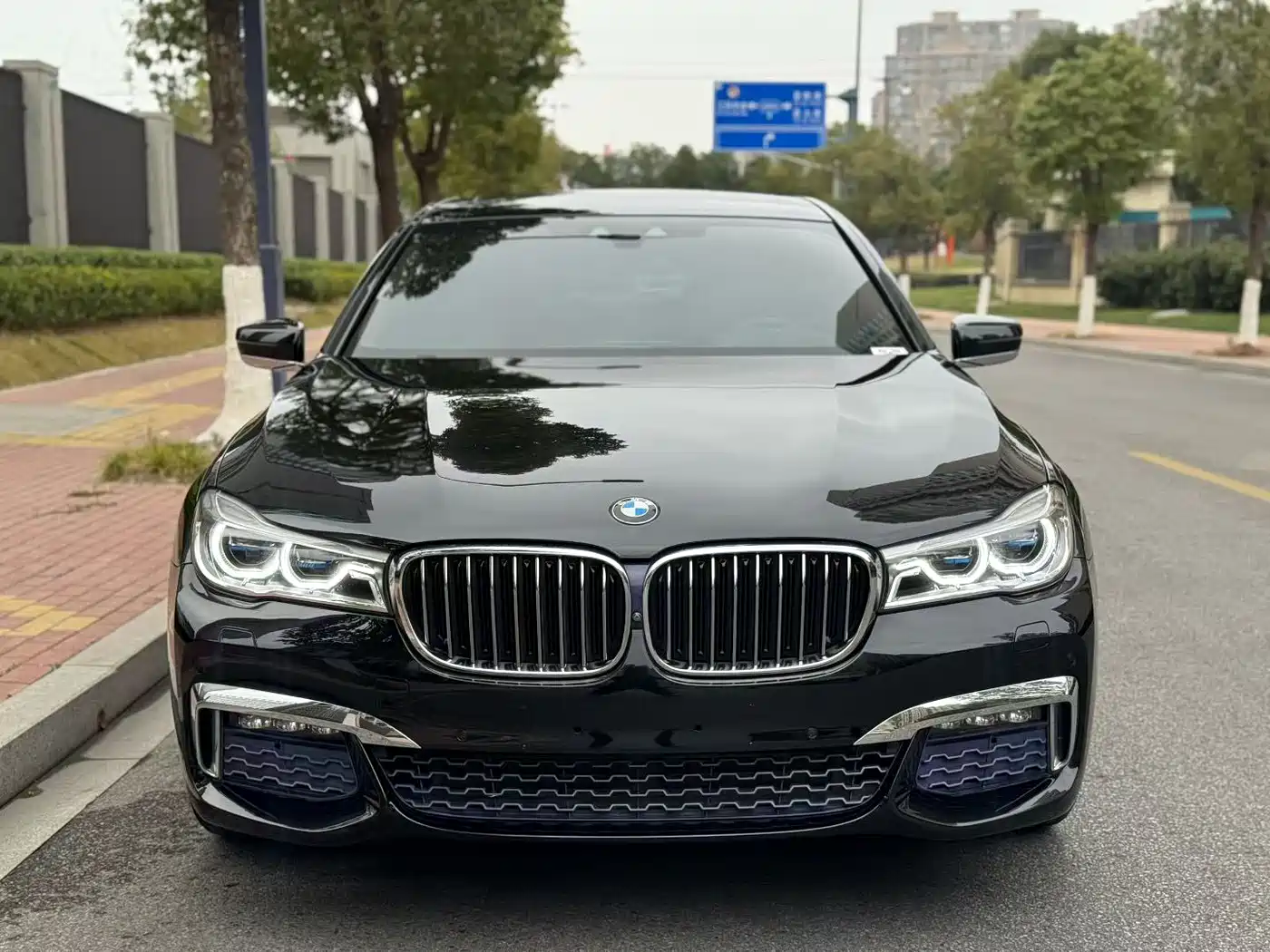 BMW 7 Series 2018 740Li xDrive Premium Type M Sport Package фото 2