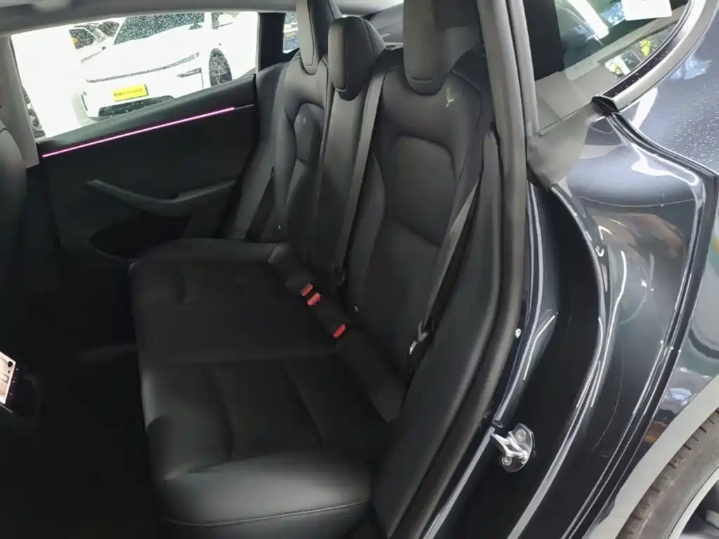 Фото 13 - Tesla Model 3