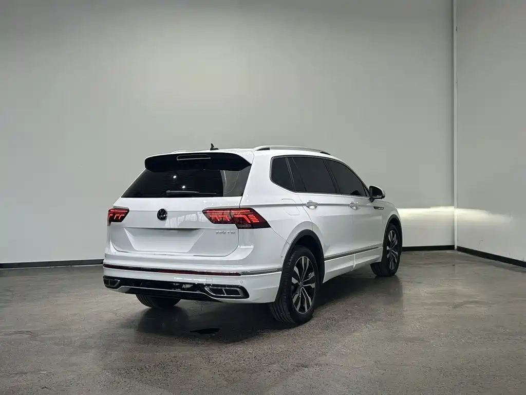 Фото 6 - Volkswagen Tiguan L