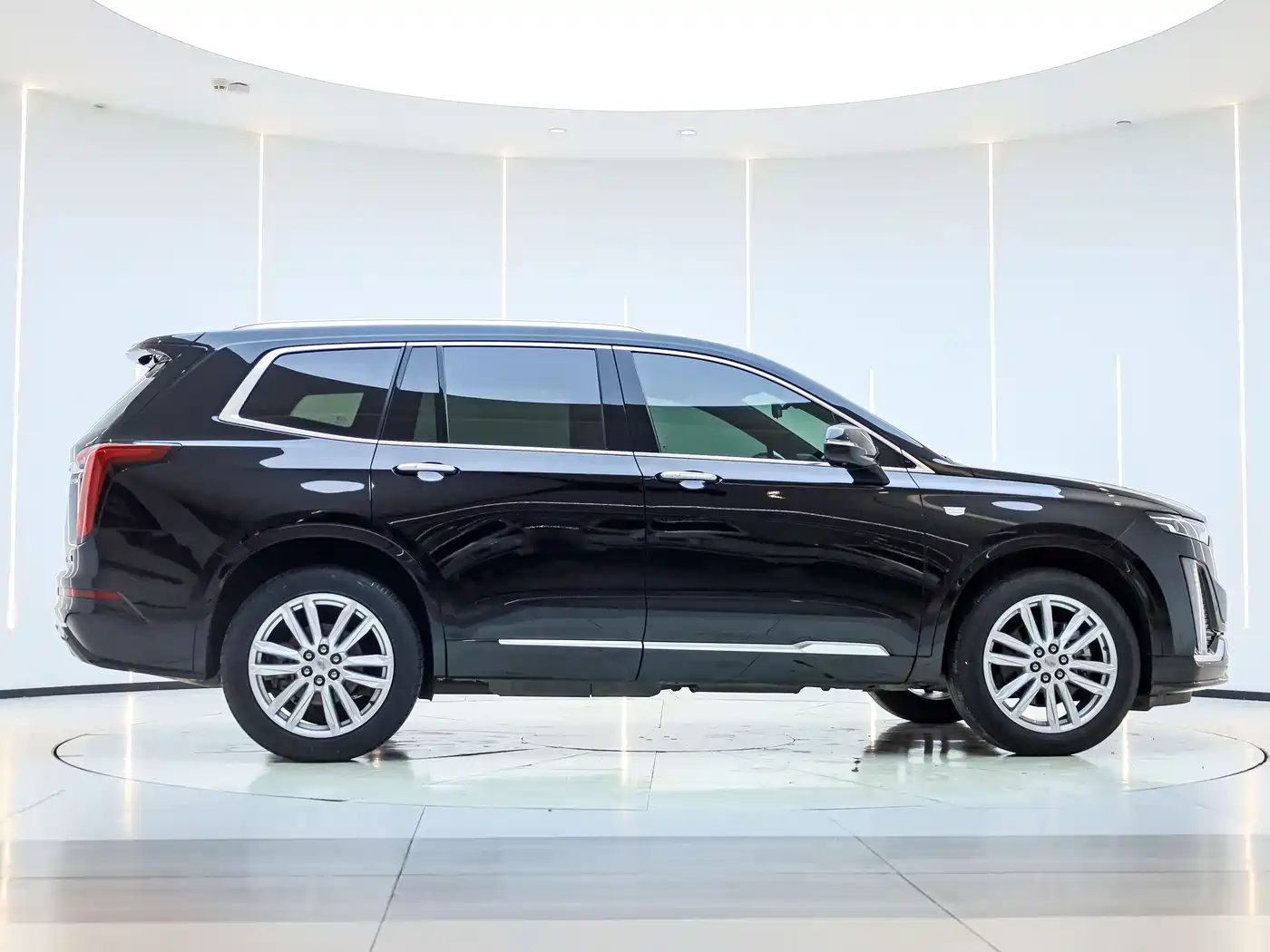 CADILLAC XT6