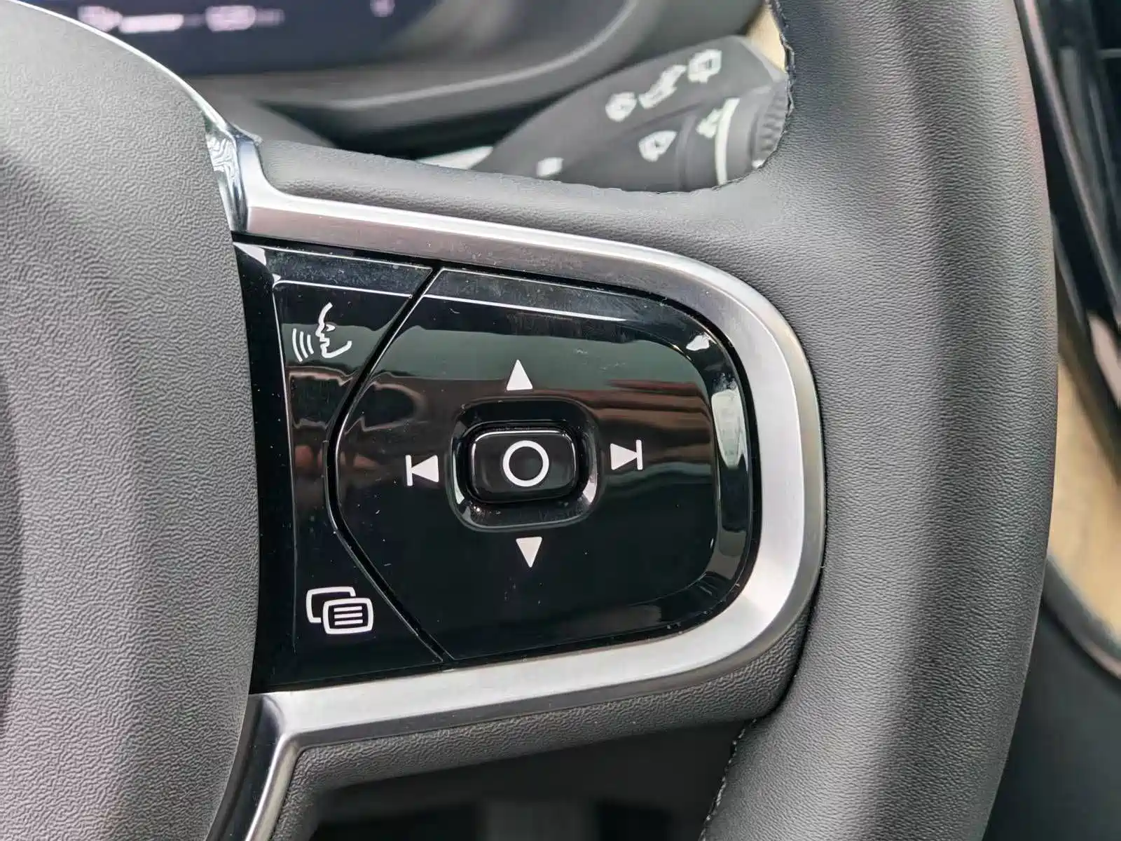 Фото 22 - Volvo XC60