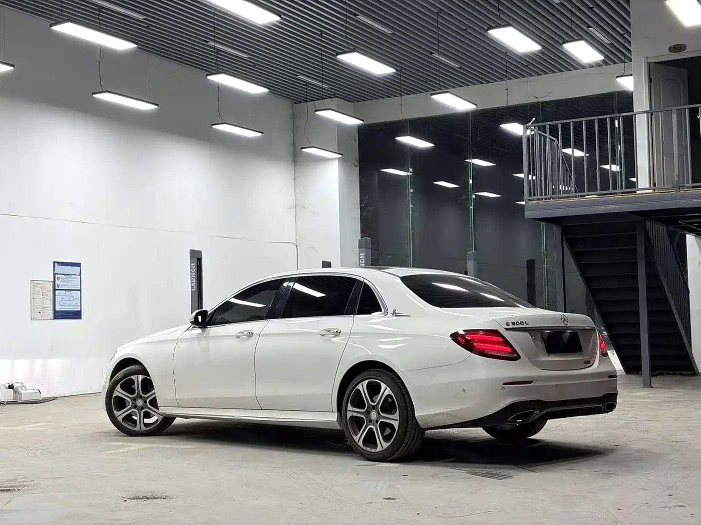 Mercedes-Benz E-Class 2016 E 300 L Sport Fashion Type фото 16