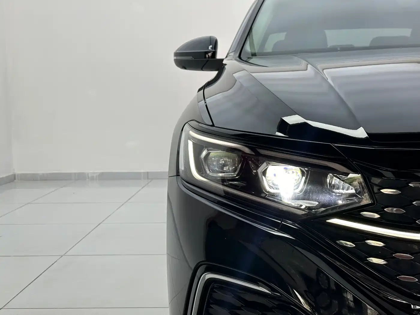 Volkswagen Passat 2023 330TSI Starlight Premium Edition фото 10