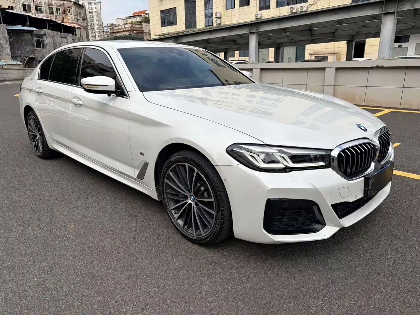 BMW 5 Series 2022 530Li Leading M Sport Package фото 3