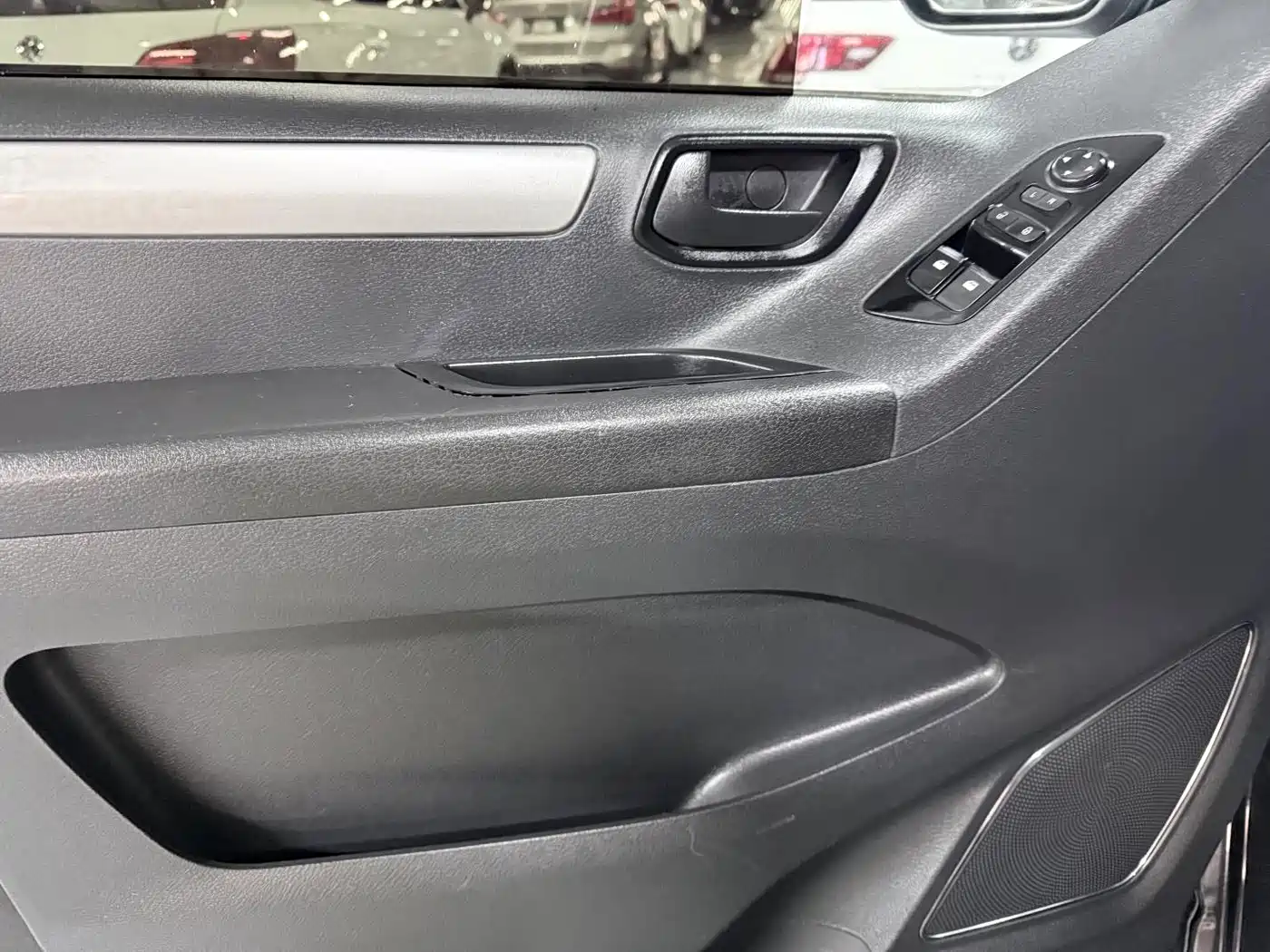 SAIC Maxus Maxus G10 2021 2.0T Manual Smart Edition Diesel 7-Seater фото 9