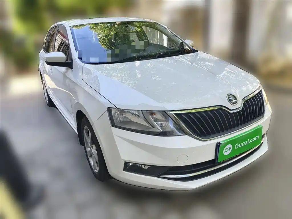 Škoda Skoda Rapid Spaceback 2018 1.6L Manual Comfort фото 23