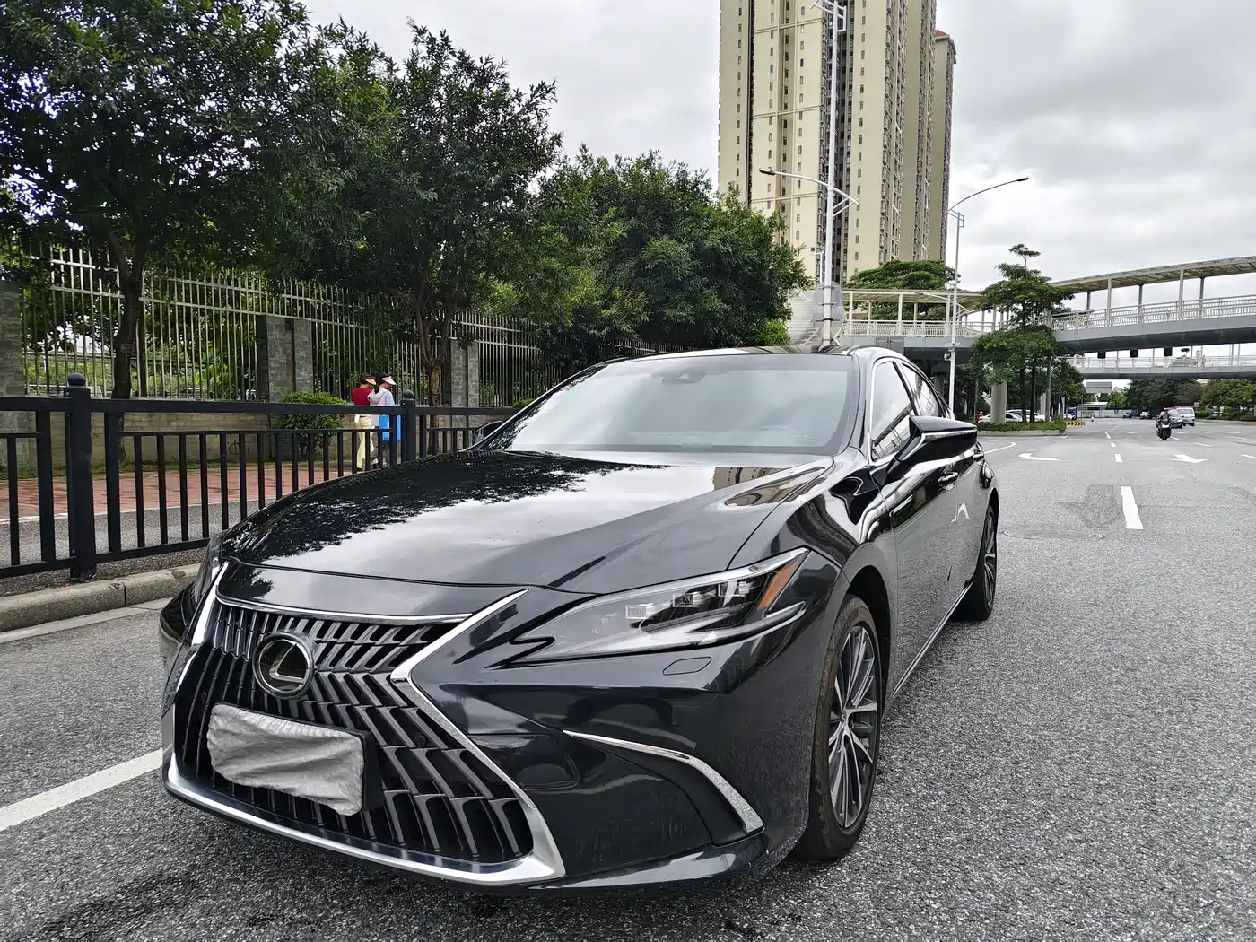 Фото 1 - Lexus ES