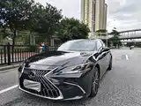 Фото 1 - Lexus ES