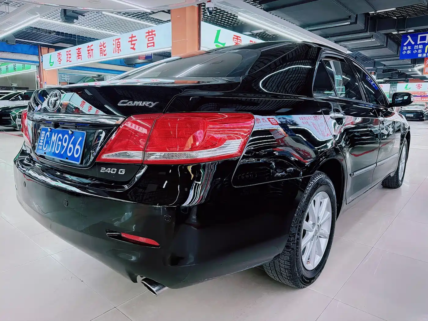 Toyota Camry 2011 240G Luxury Anniversary Edition фото 4