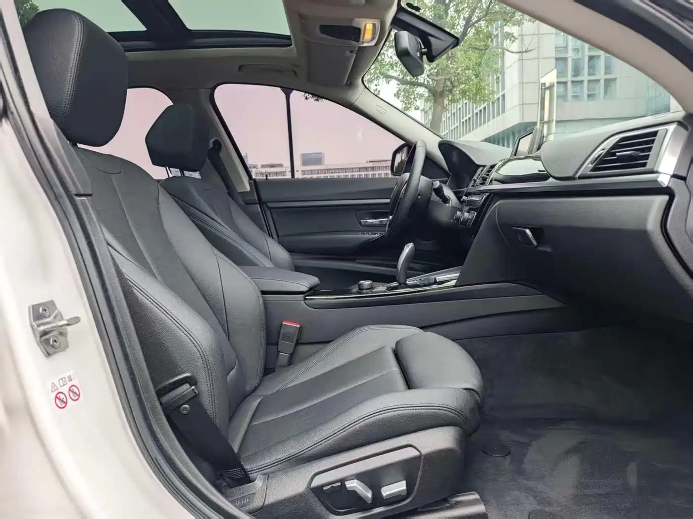 BMW 3 Series GT 2018 320i Fashion фото 21