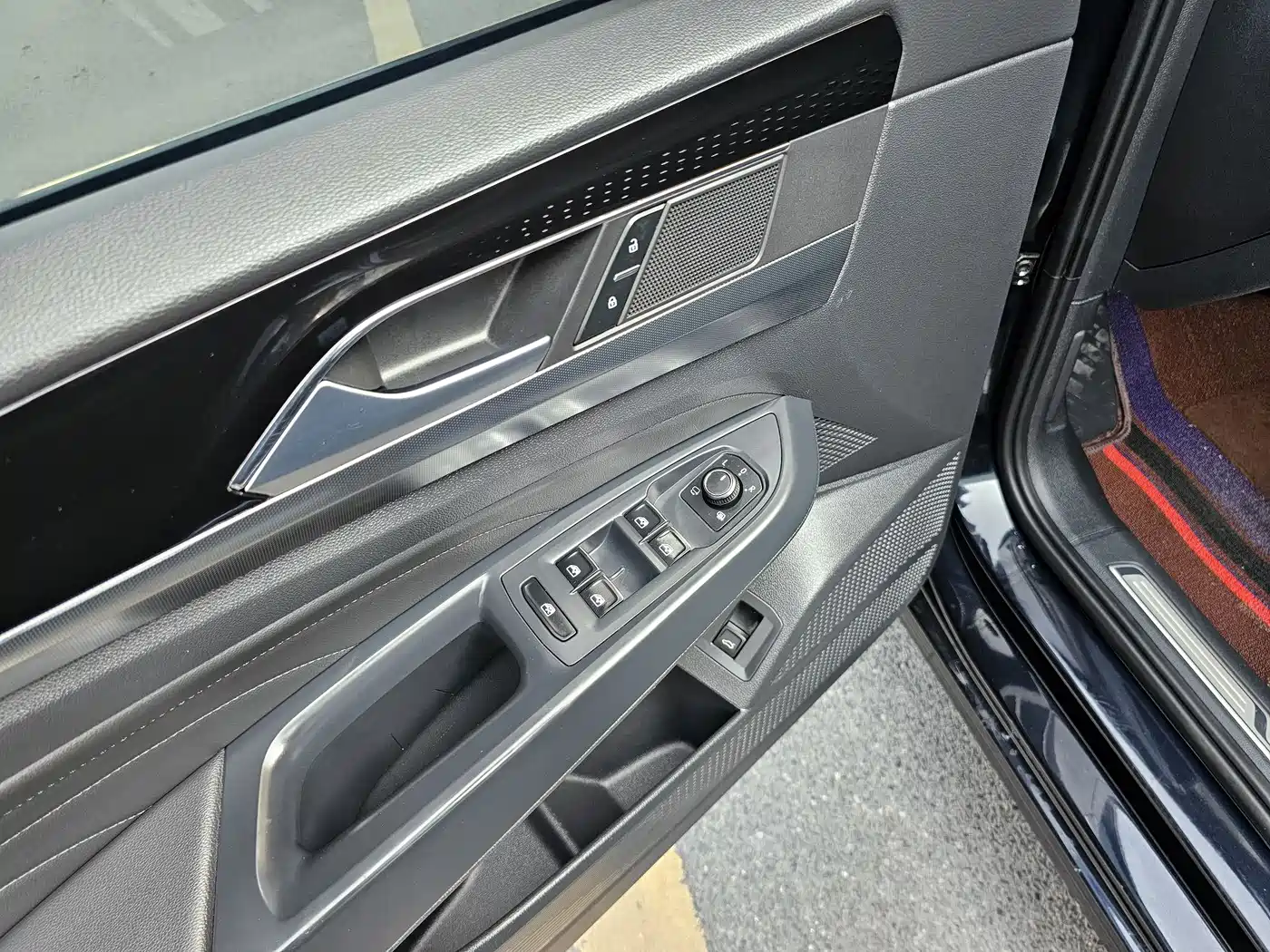 Volkswagen Passat 2022 330TSI Starlight Luxury Edition фото 18
