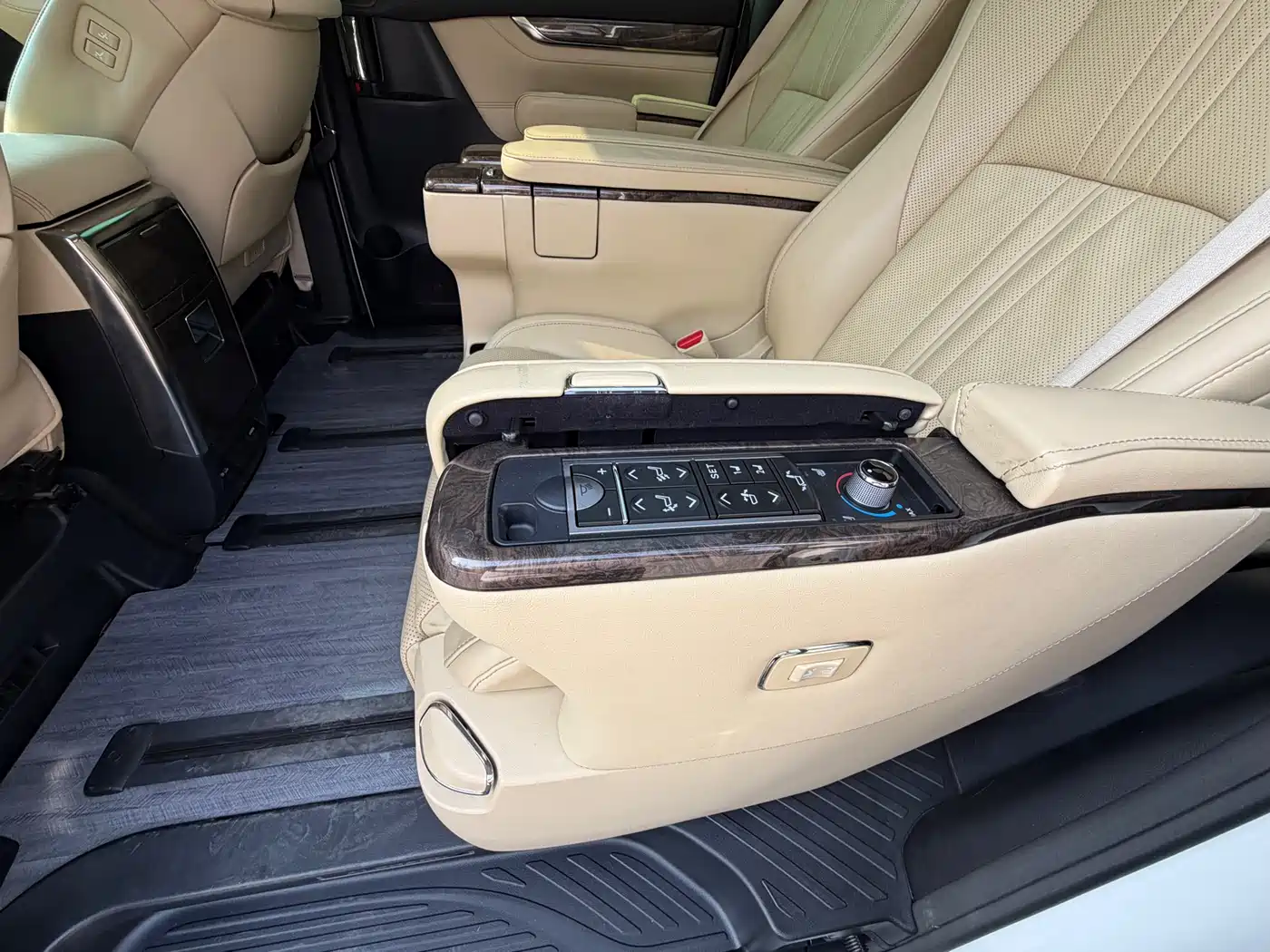 Toyota Alphard 2021 Hybrid 2.5L Premium фото 14