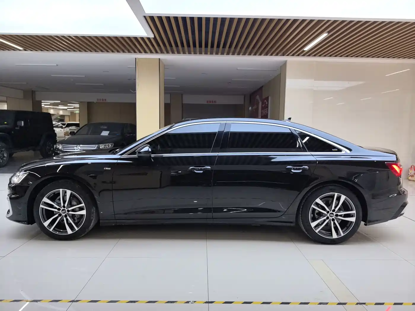 Audi A6L 2024 40 TFSI Luxury Elegance фото 15