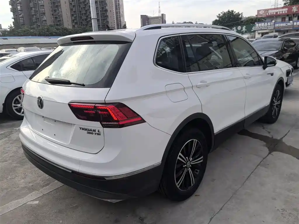 Volkswagen Tiguan L 2017 380TSI Automatic 4WD Luxury Edition фото 7