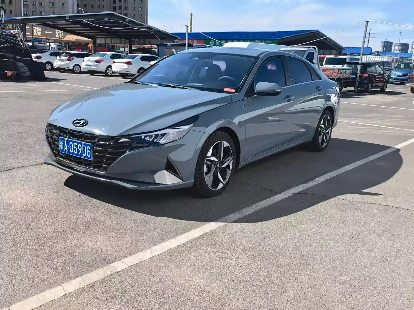 Hyundai Elantra 2021 1.5L CVT LUX Premium Edition