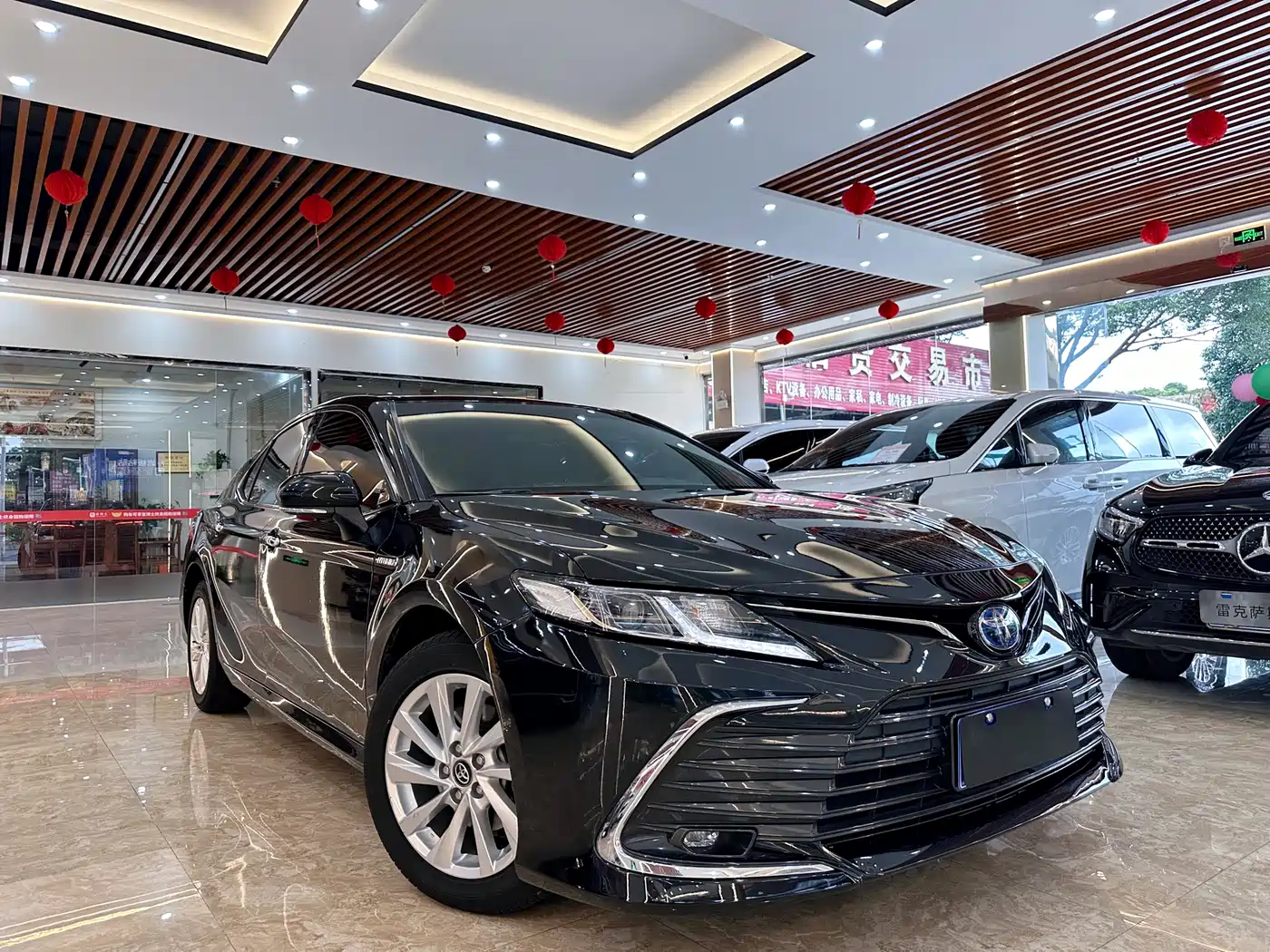 Toyota Camry 2021 Hybrid 2.5HGVP Leading Edition фото 3