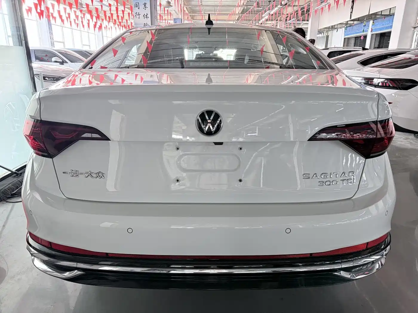 Volkswagen Sagitar 2023 300TSI DSG Excellence Edition фото 16