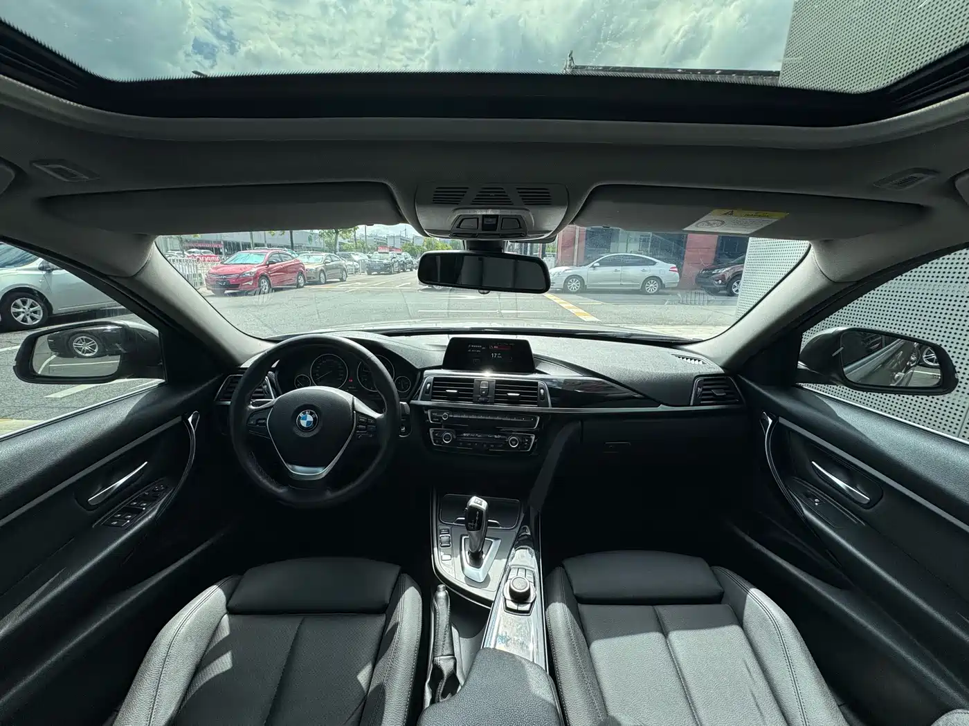 BMW 3 Series 2018 320Li Fashion Style фото 18