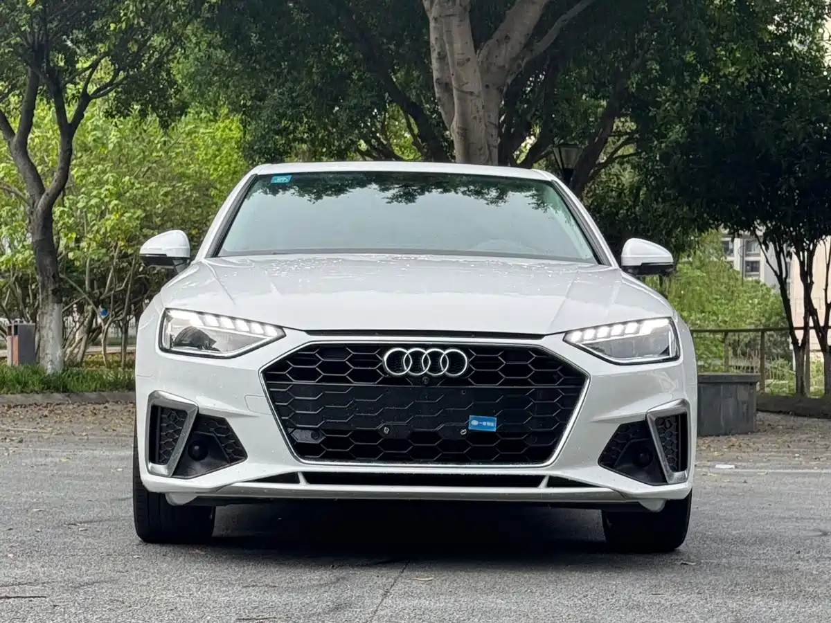 Audi A4L 2020 40 TFSI Fashion Dynamic Edition фото 2
