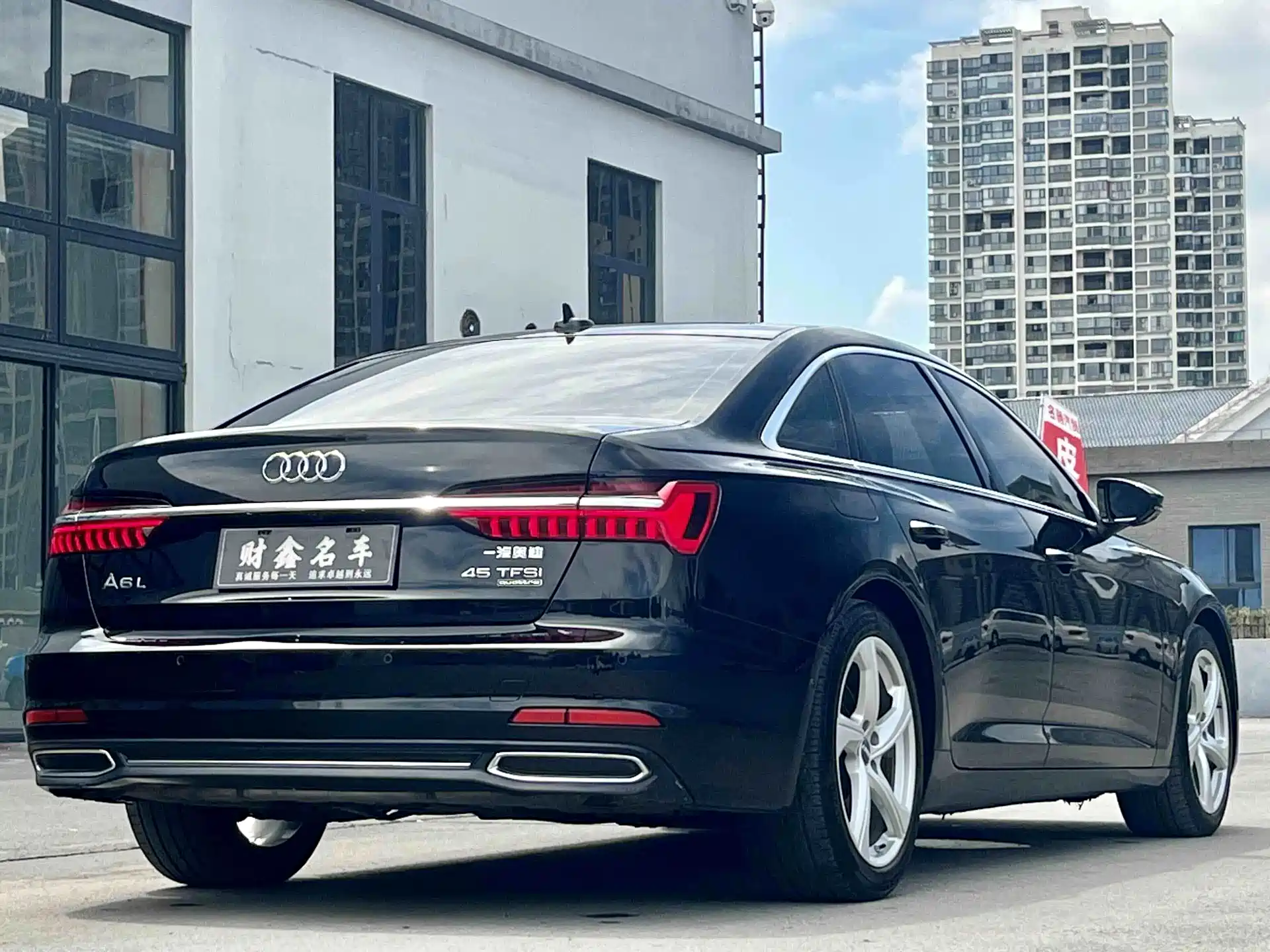 Фото 9 - Audi A6L