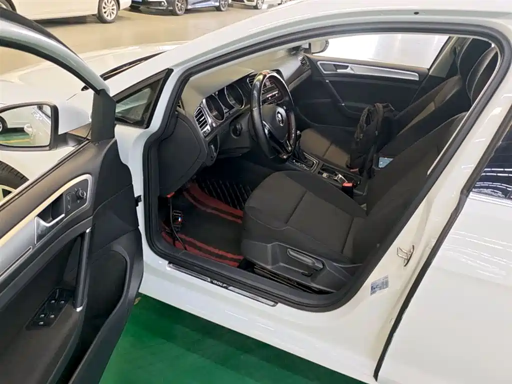 Volkswagen Golf 2020 Beloved Edition 200TSI DSG Comfort Progressive фото 16
