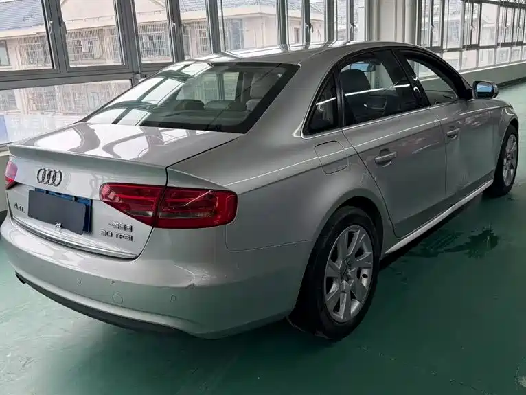Audi A4L 2013 30 TFSI Automatic Comfort фото 12