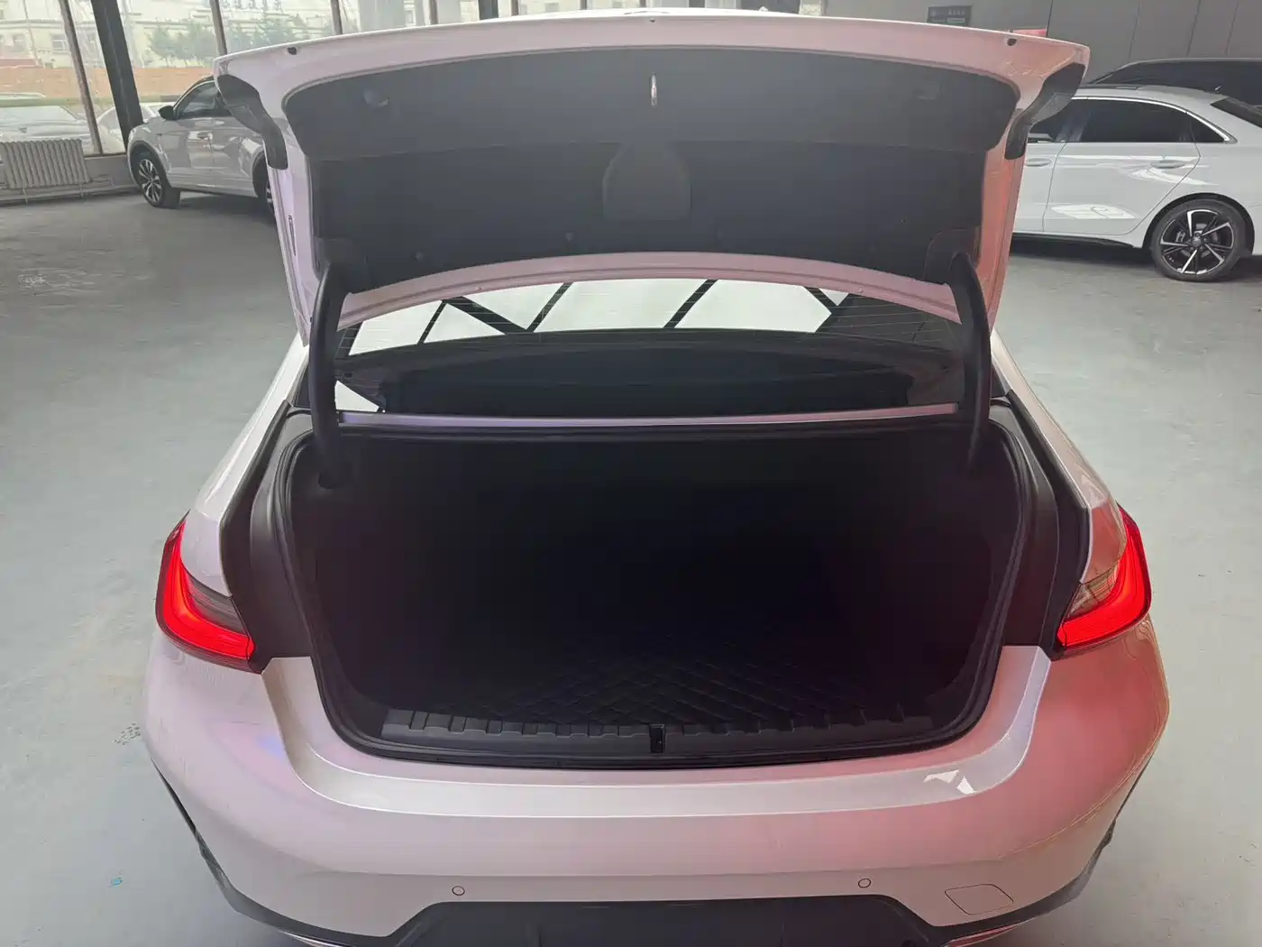 BMW 3 Series 2023 320Li M Sport Package фото 15