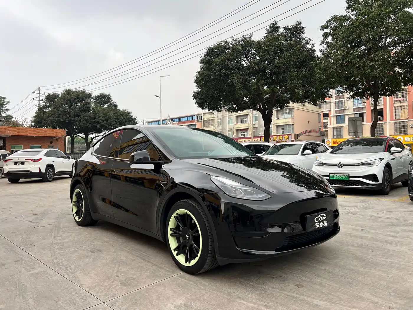 TESLA MODEL Y