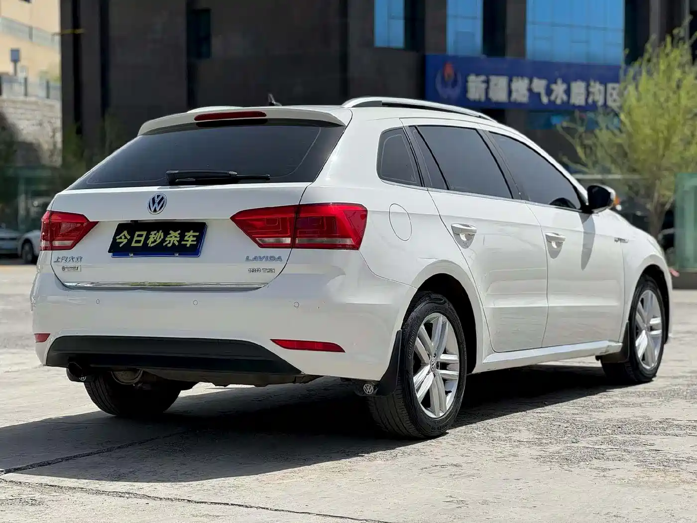 Volkswagen Lavida Tour 2017 180TSI DSG Comfort Edition фото 7