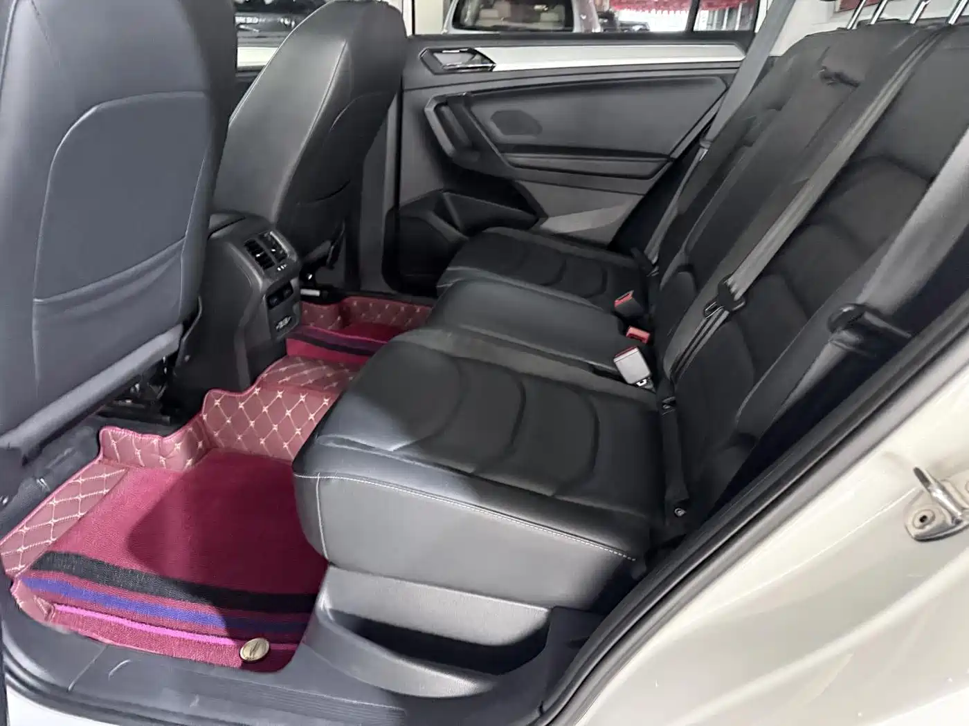 Volkswagen Tiguan L 2018 Facelift 330TSI Automatic 2WD Luxury Edition фото 17